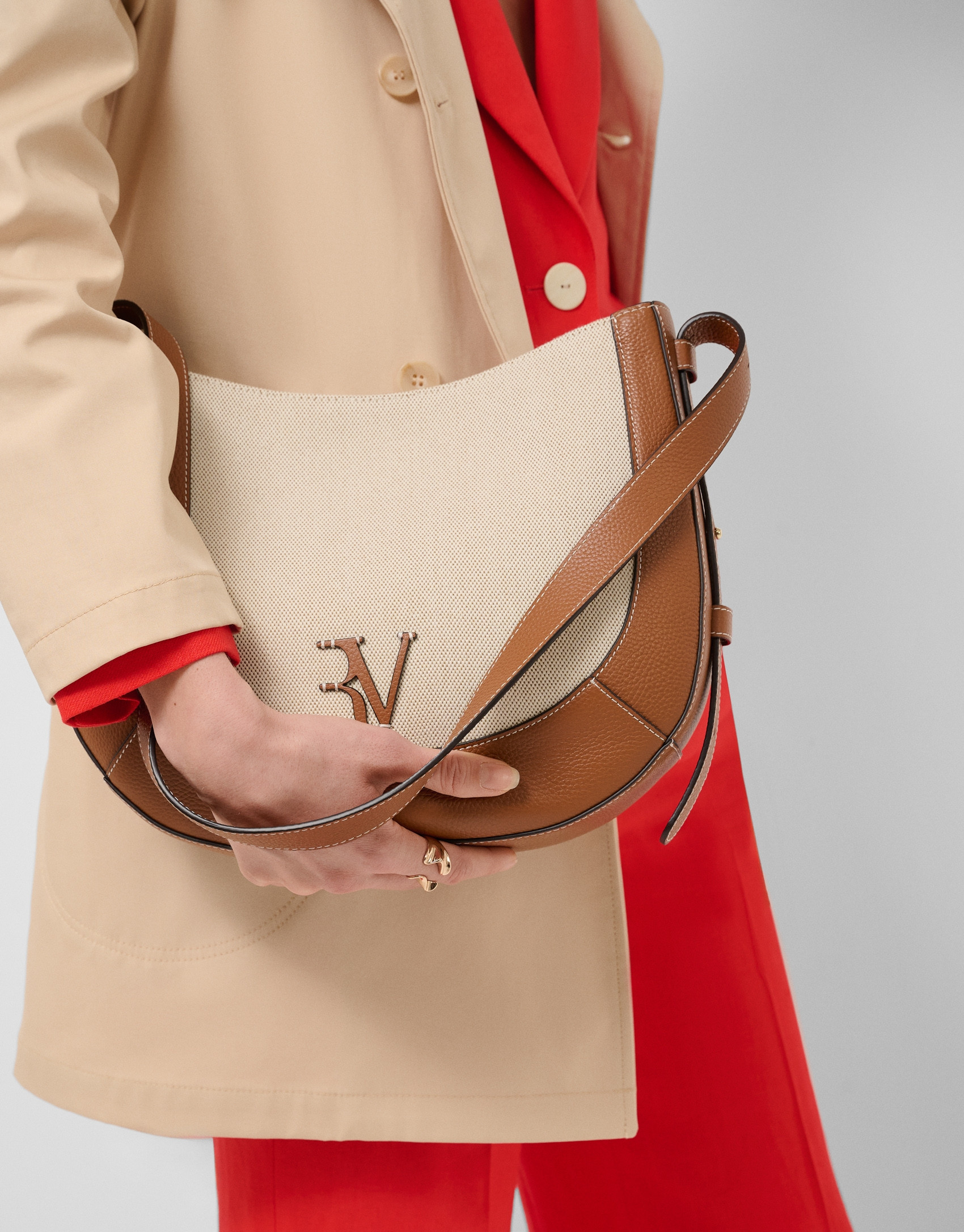 Iera Hobo shoulder bag in canvas and camel ... | Roberto Verino