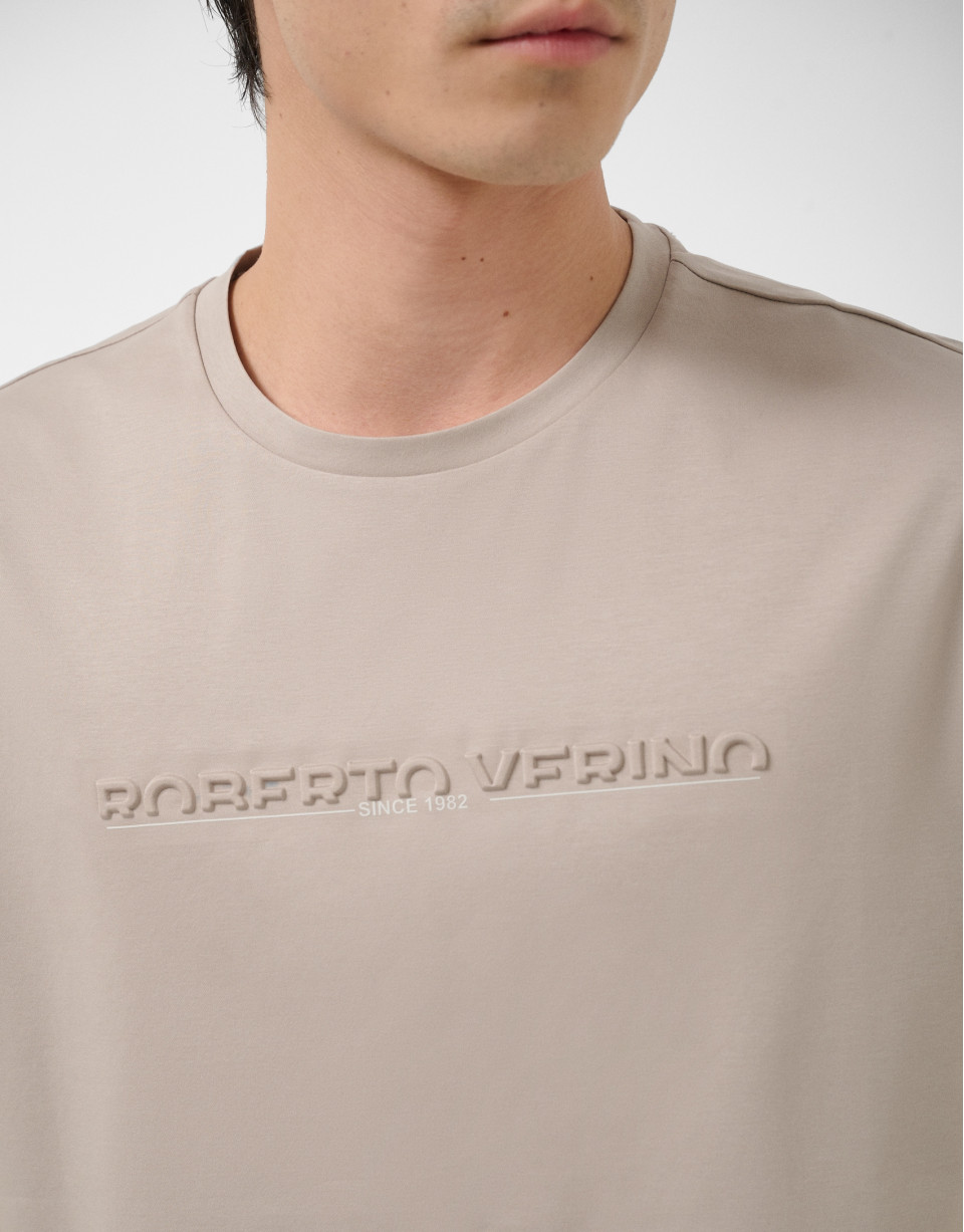 Camiseta manga corta visón con logo pecho | Roberto Verino