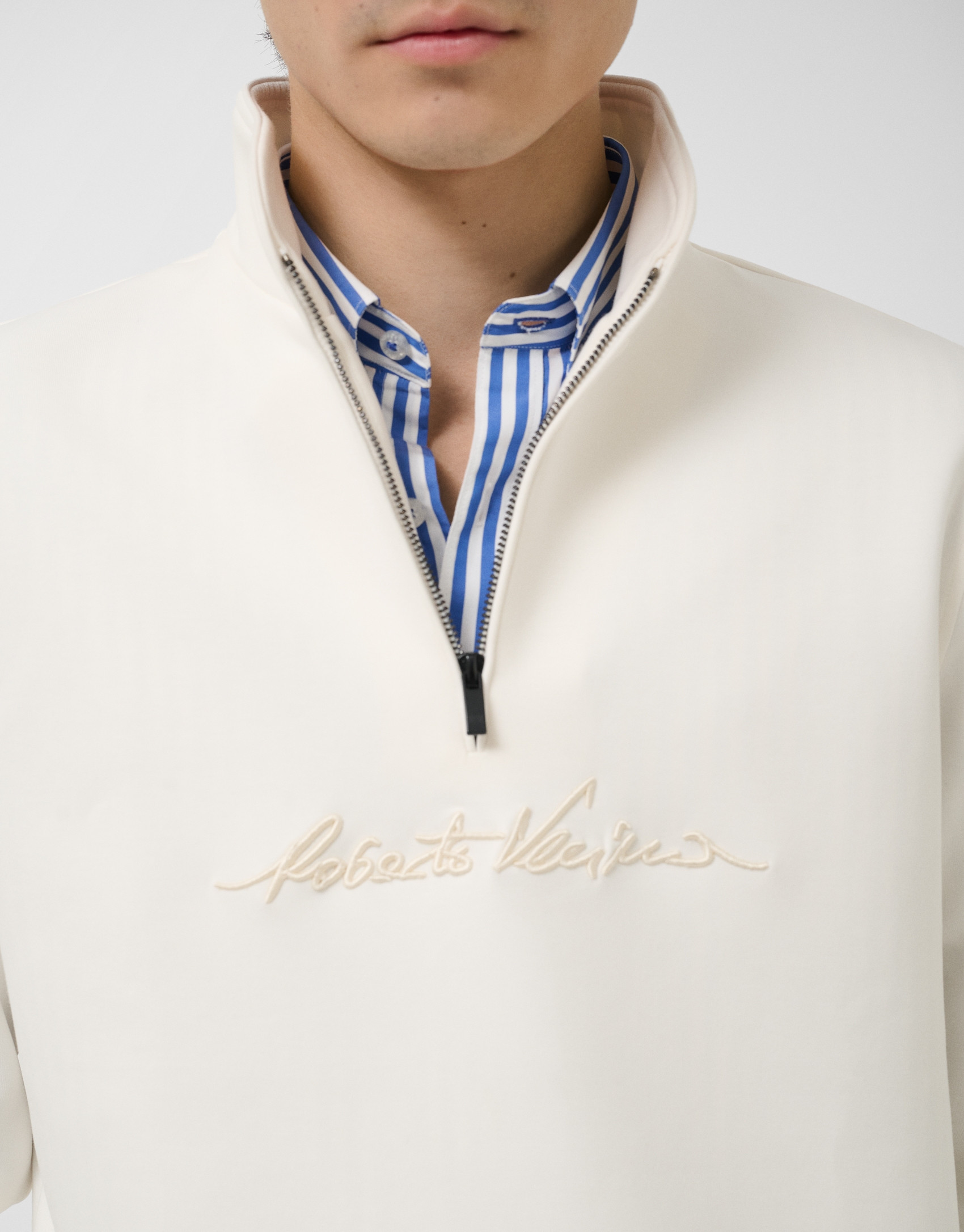 Sudadera media cremallera blanco roto logo pecho | Roberto Verino