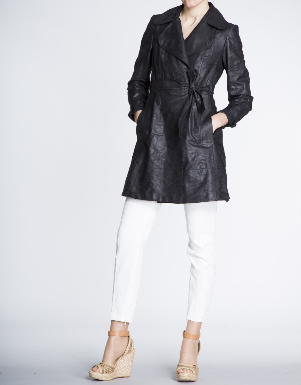 Black tech flowing trench 