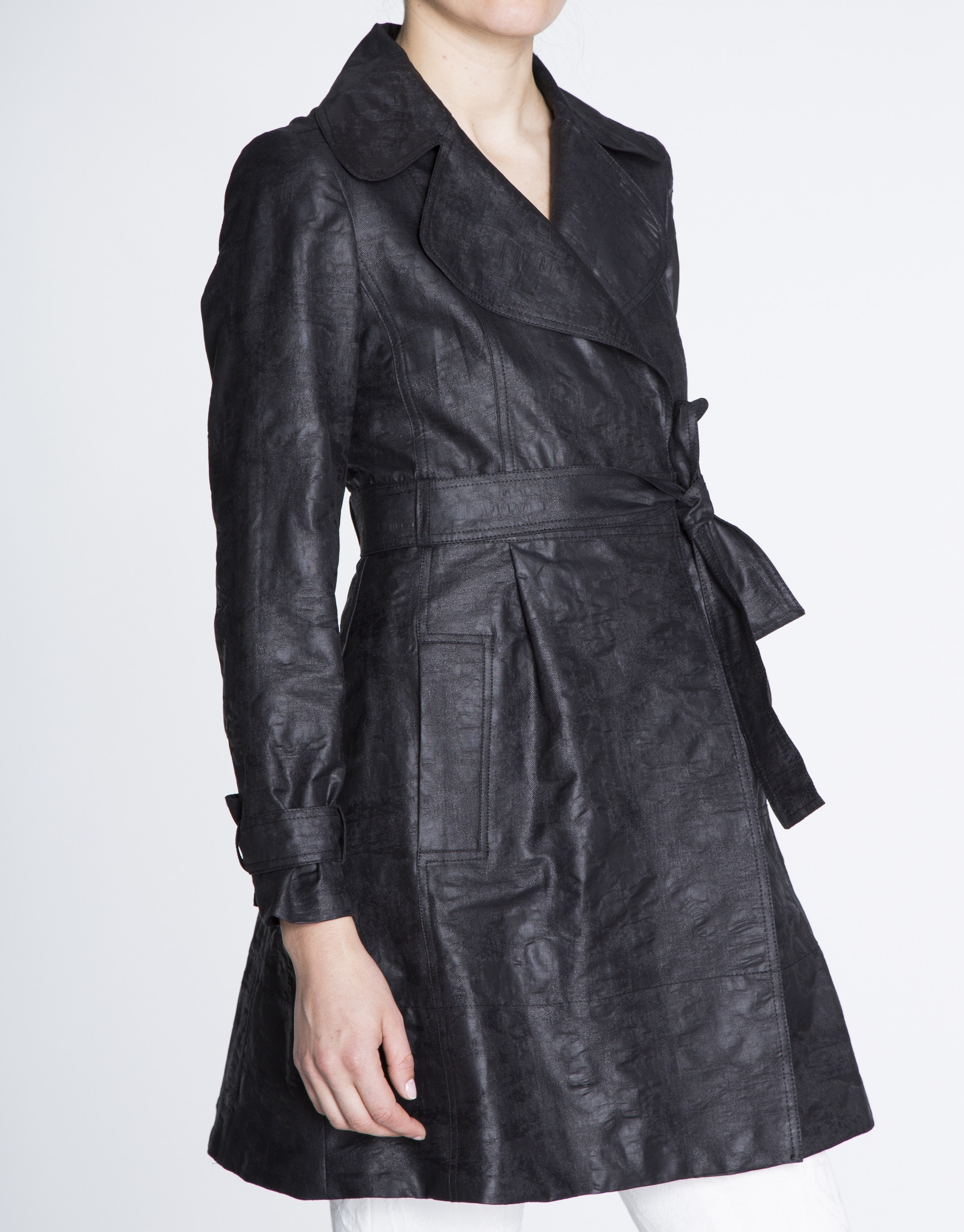 Black tech flowing trench 