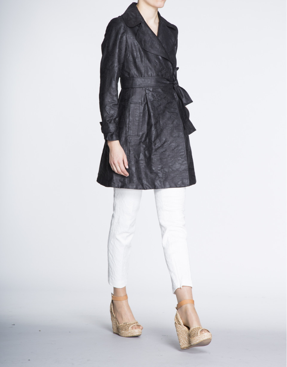 Black tech flowing trench 