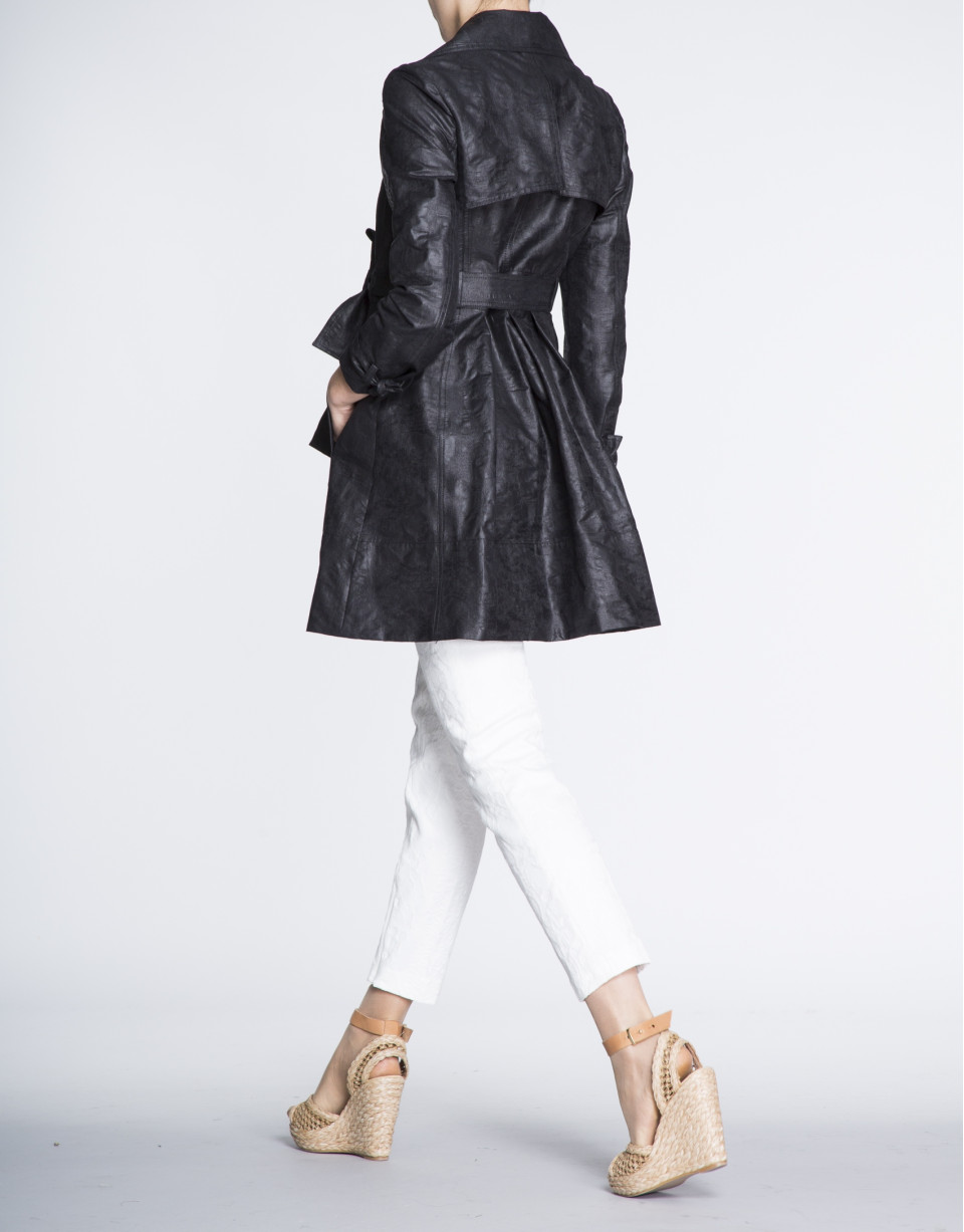 Black tech flowing trench 