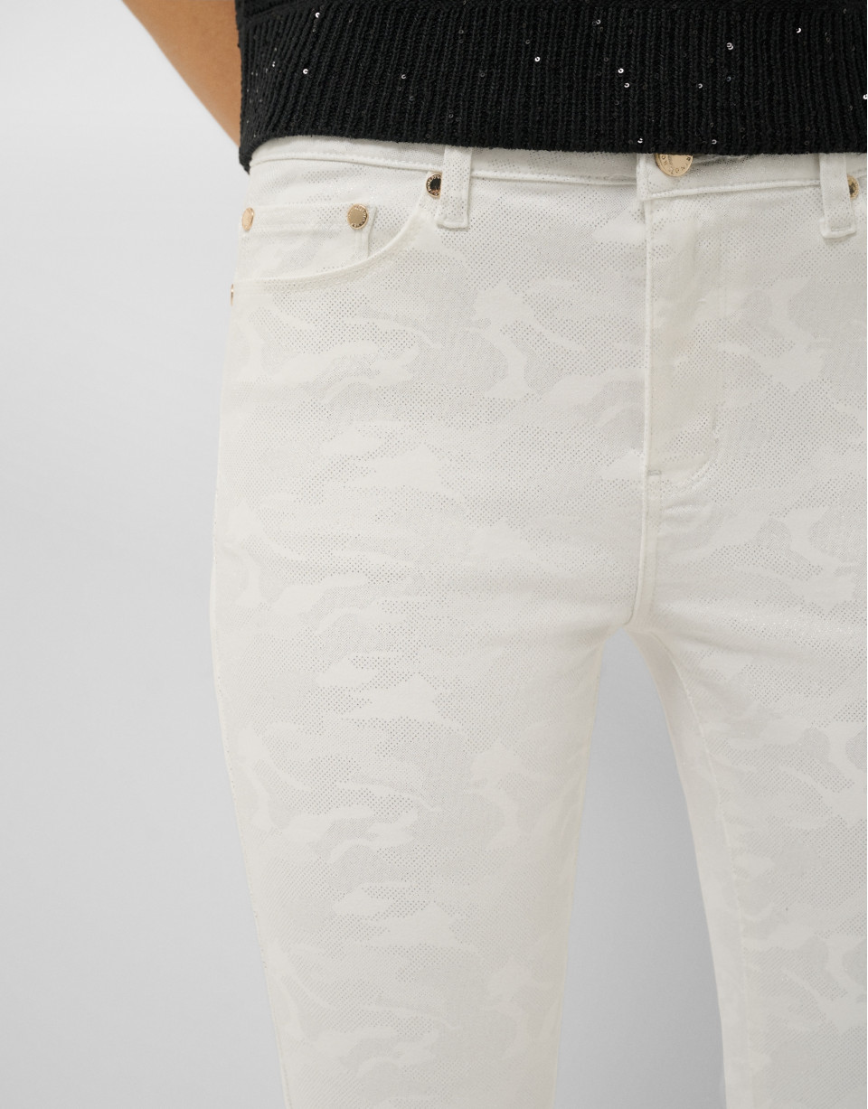 White five-pocket trousers with silver ... | Roberto Verino