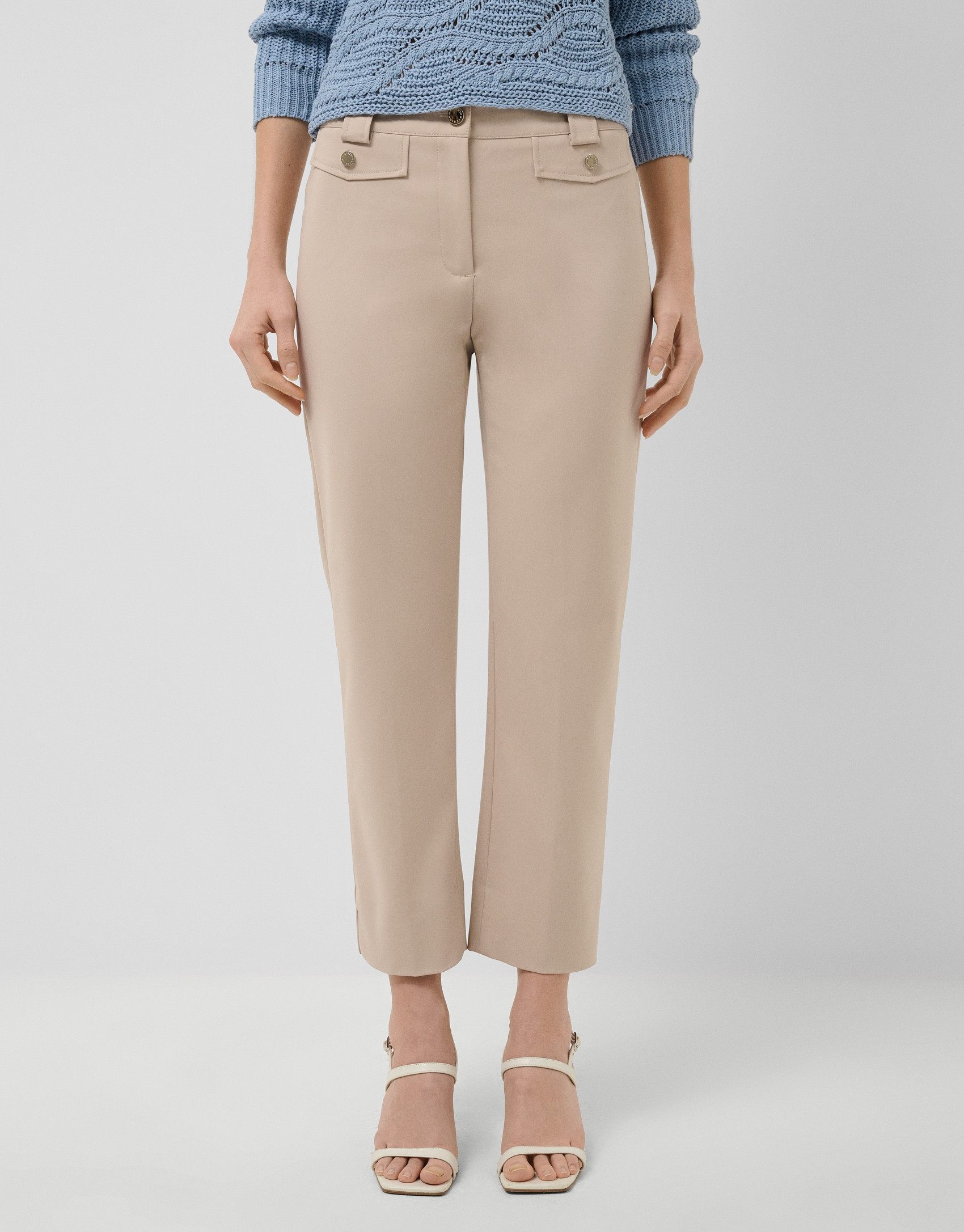 Pantalón con tapetas en tejido técnico beige | Roberto Verino