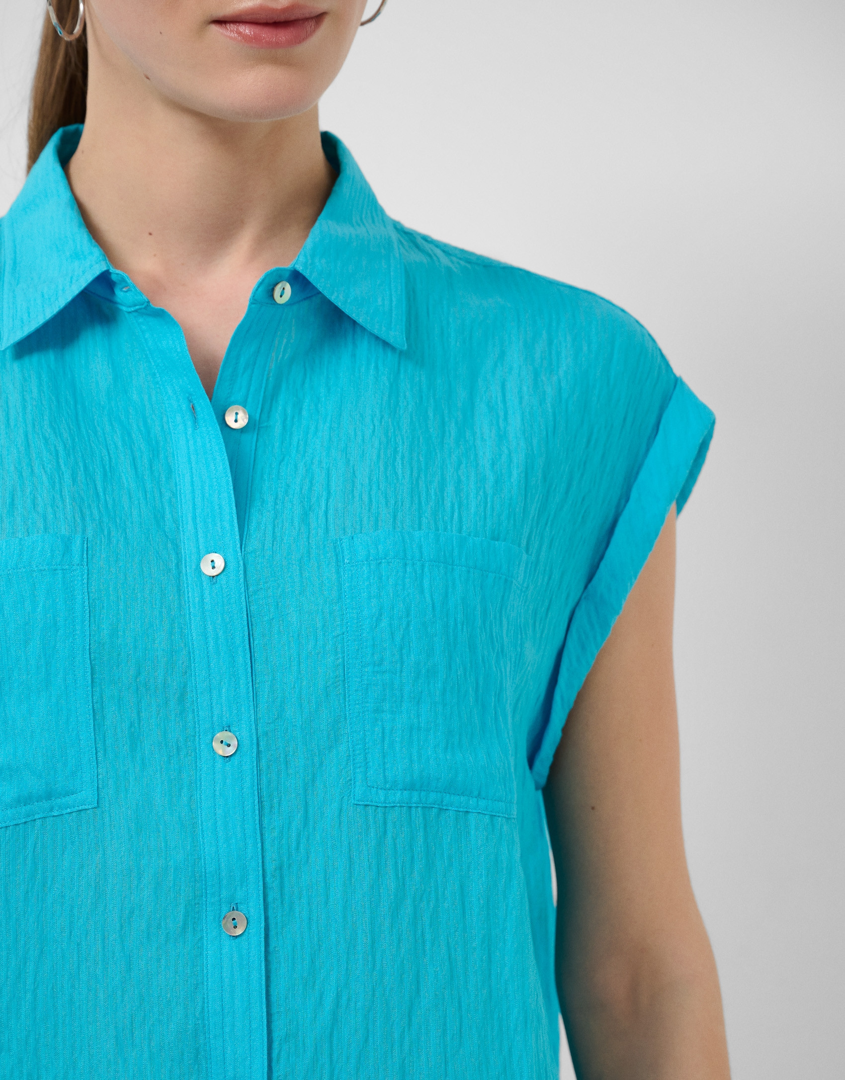 Blusa sin mangas y con bolsillos azul turquesa | Roberto Verino