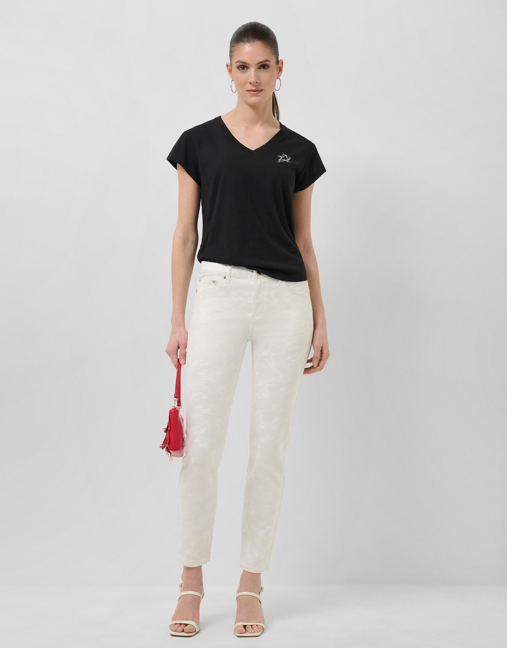 Lightweight cotton V-neck T-shirt in black | Roberto Verino