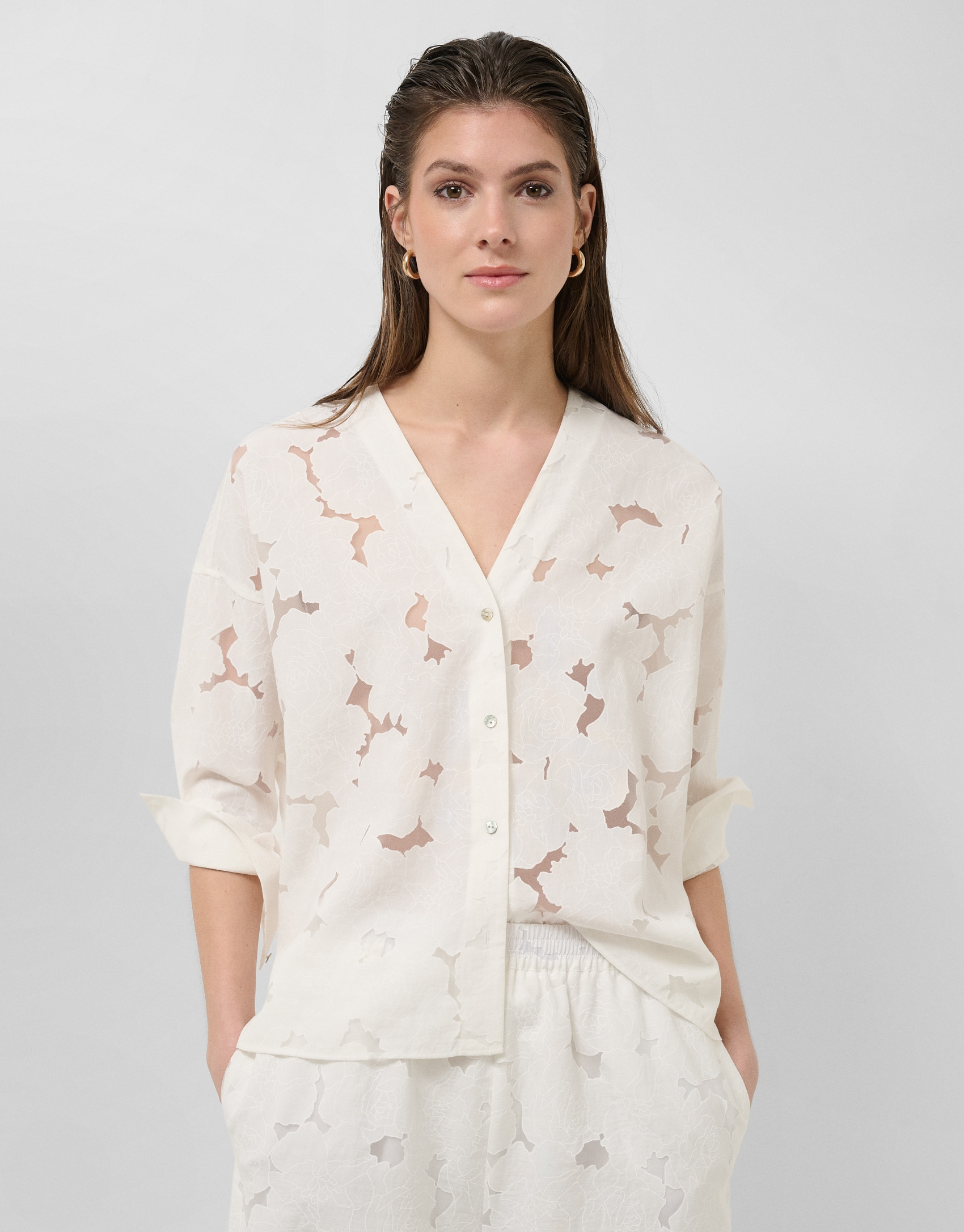 Oversized white devoré blouse with floral print | Roberto Verino