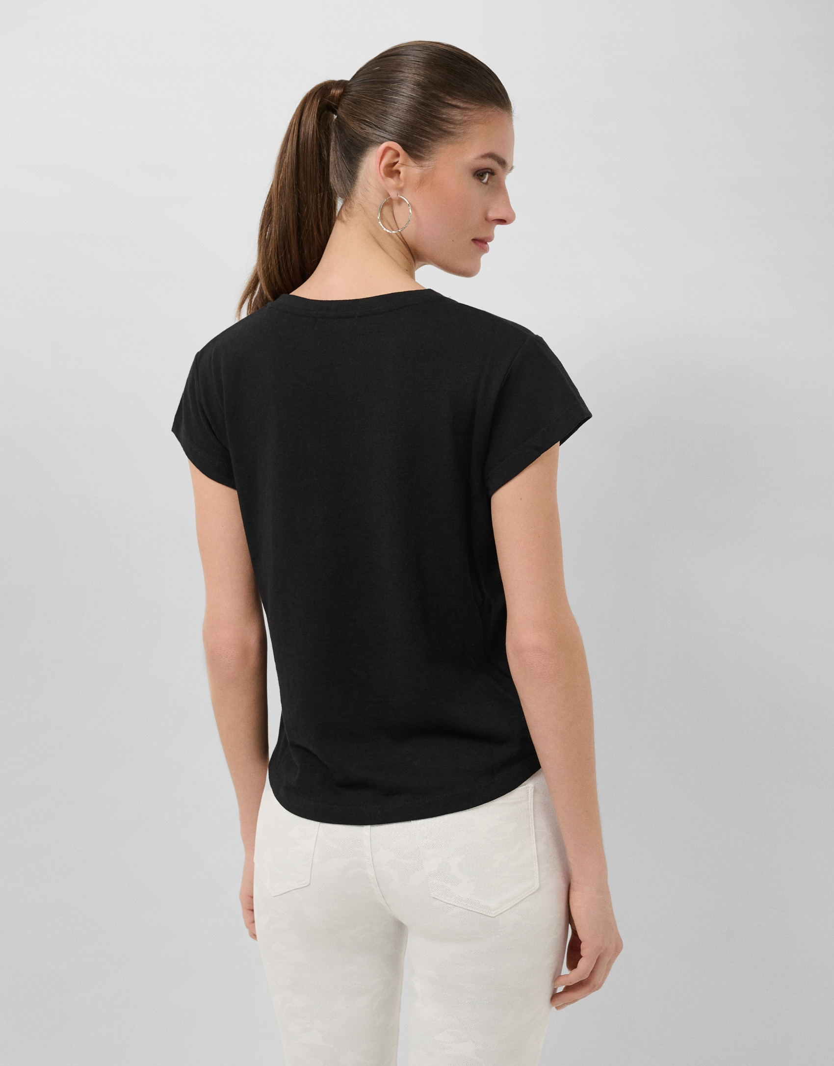 Camiseta cuello pico punto algodón ligero negro | Roberto Verino