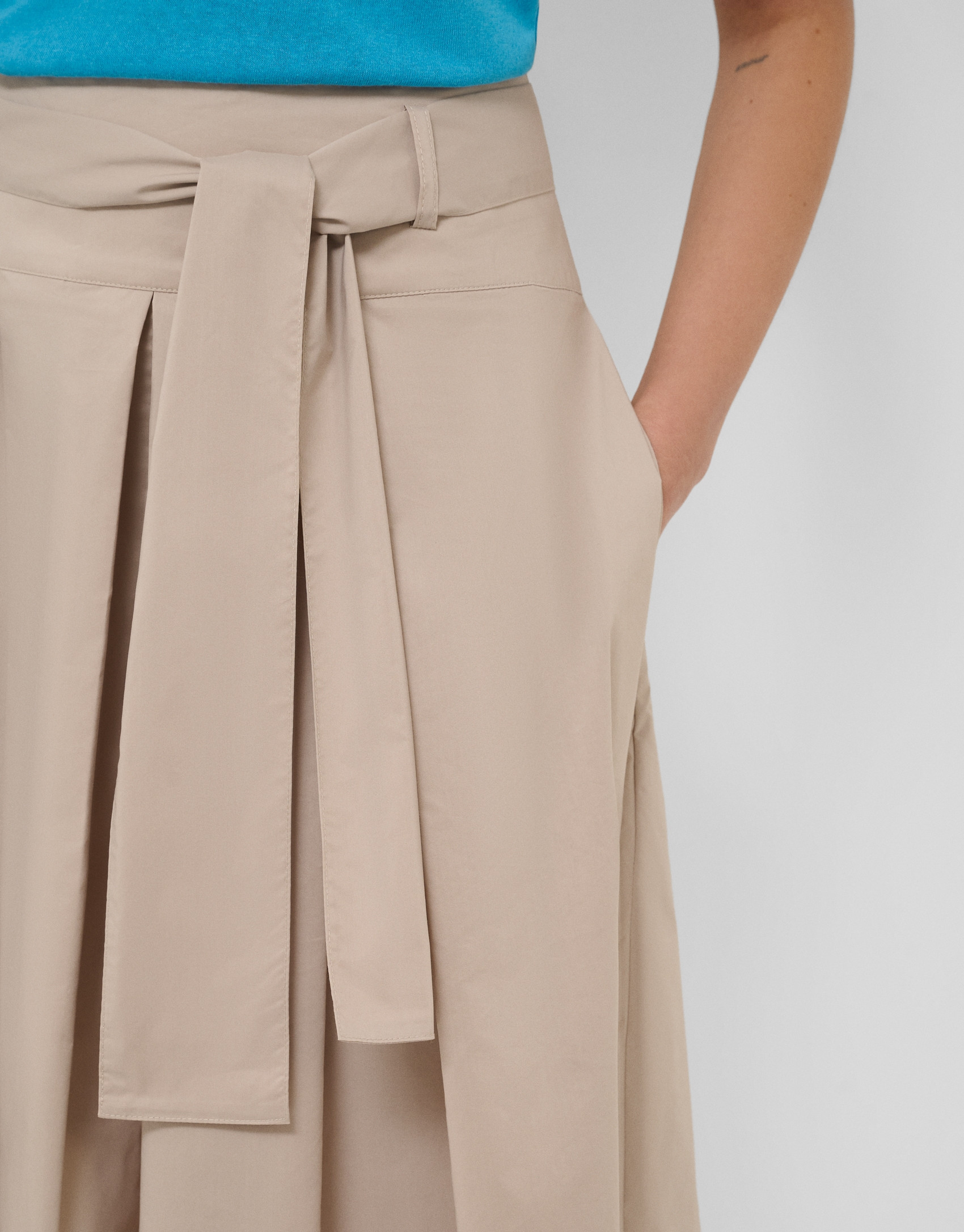 Camel pleated midi skirt - Woman - SS2026 | Roberto Verino