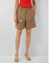 Pantalón bermuda lino cámel con bordado floral | Roberto Verino