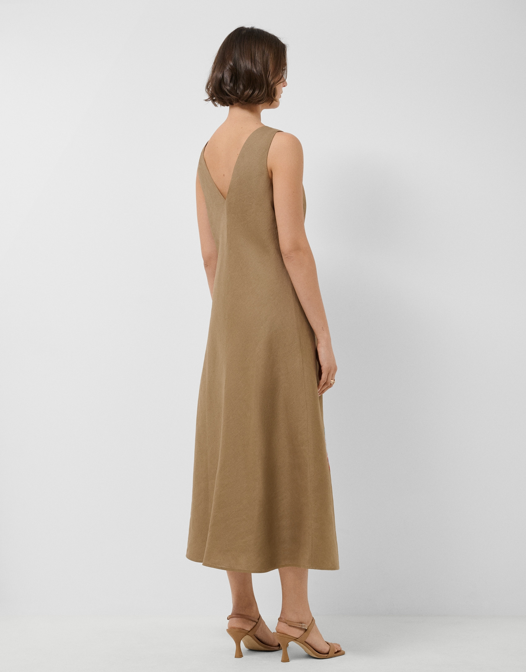 Camel linen sleeveless dress with floral ... | Roberto Verino