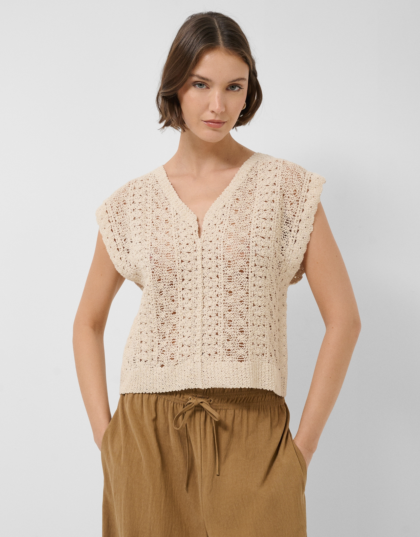 Beige vest-style top with textured knit - Woman | Roberto Verino