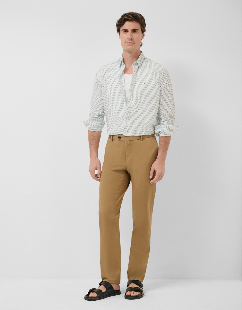 Pantalón chino tintado camel - Hombre - PV2026 | Roberto Verino