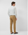 Pantalón chino tintado camel - Hombre - PV2026 | Roberto Verino