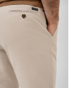 Pantalón chino tintado beige - Hombre - PV2026 | Roberto Verino