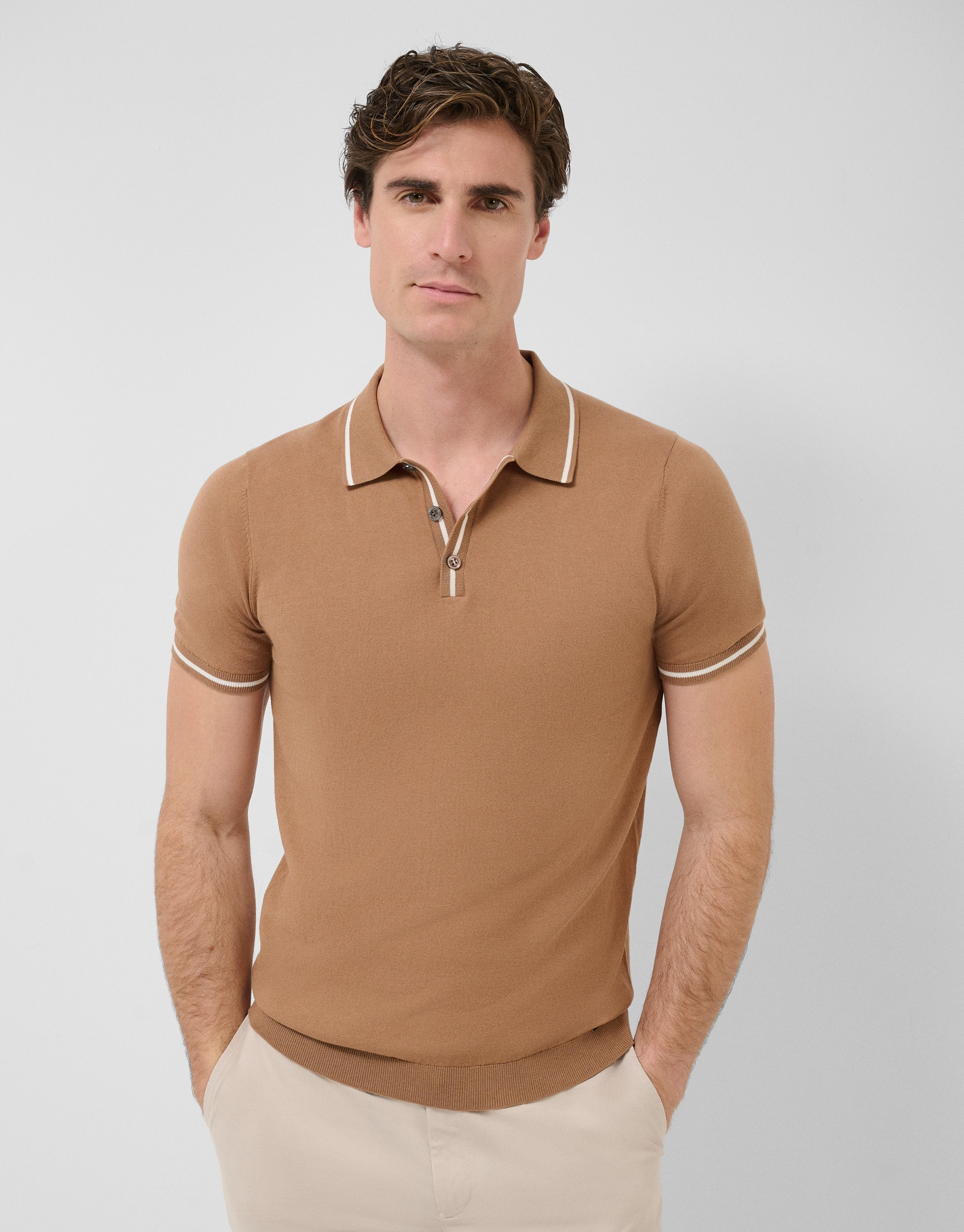 Polo tricotado camel - Hombre - PV2026 | Roberto Verino