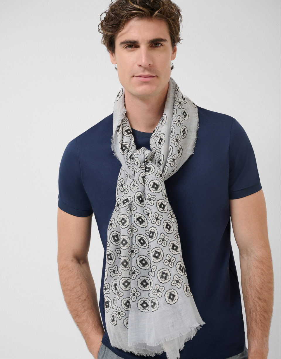 Fular gris con estampado geométrico azul y ... | Roberto Verino