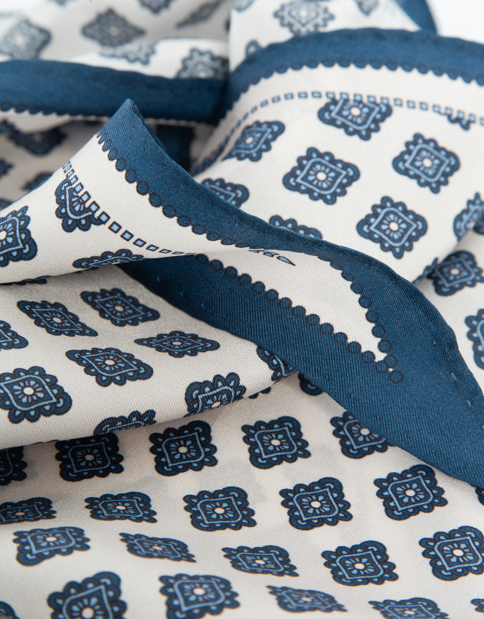 Bandana triangular seda blanca estampado ... | Roberto Verino