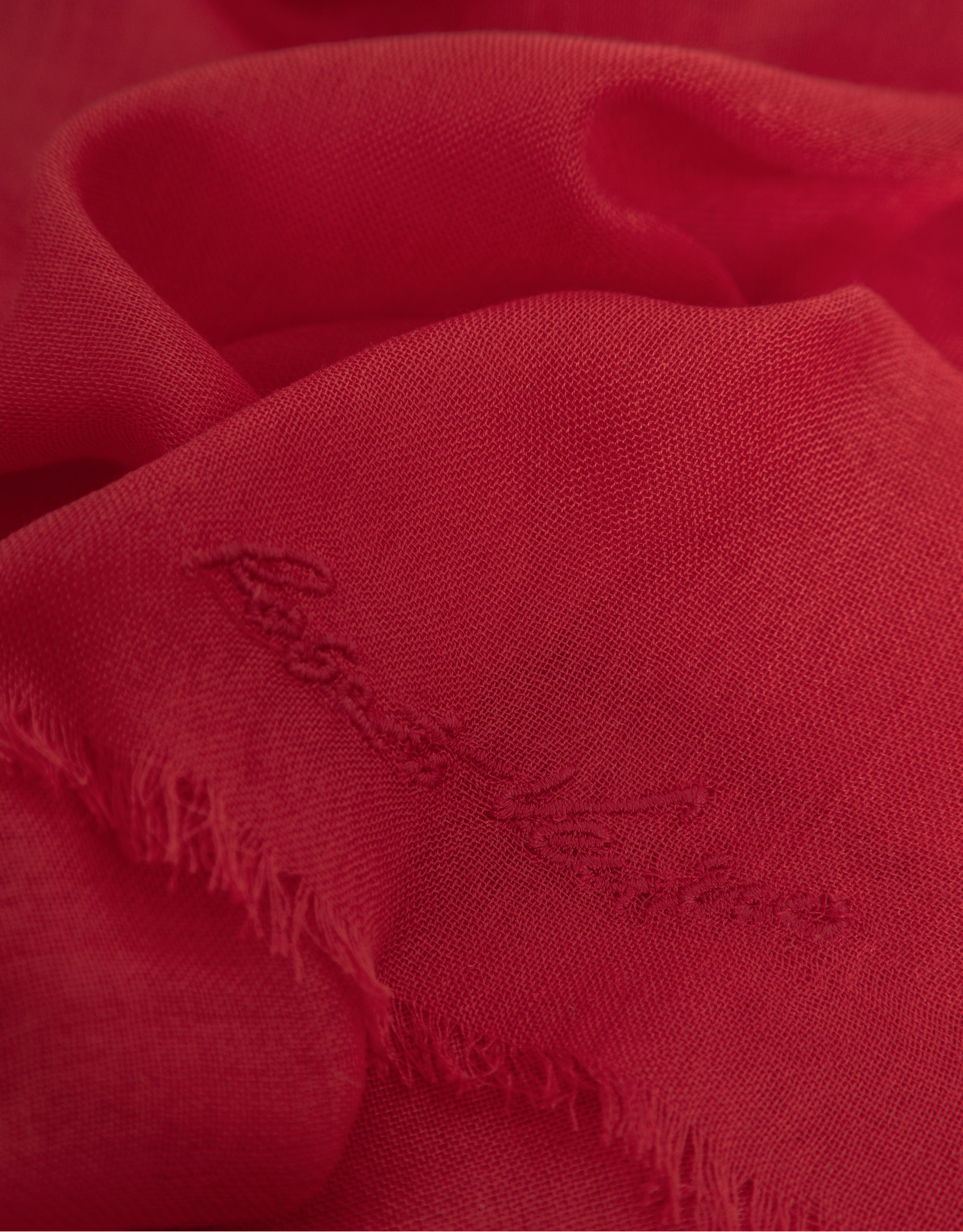 Red modal scarf with embroidered signature | Roberto Verino