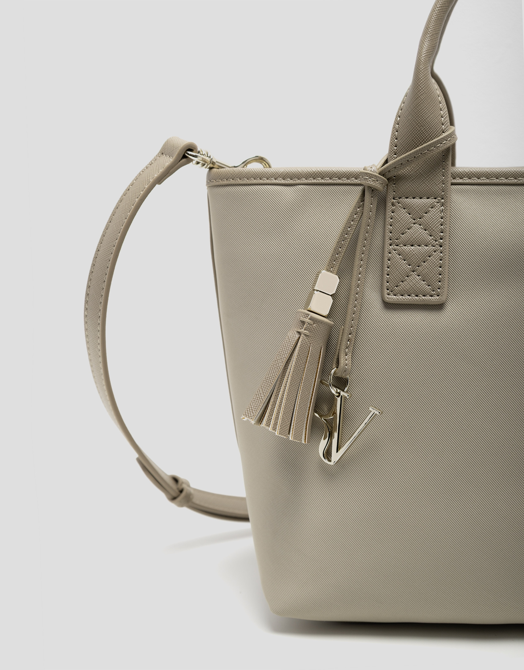 Bolso de mano Dafne Midi nailon beige - Mujer | Roberto Verino