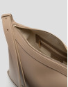 Bolso Hobo Lila piel cámel - Mujer - PV2026 | Roberto Verino