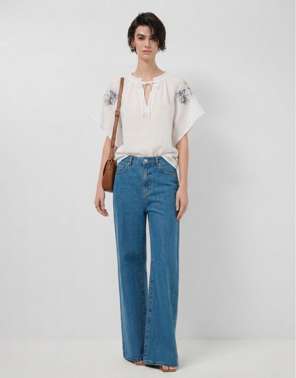White blouse with blue floral embroidery | Roberto Verino