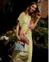 Vestido midi evasé crepé verde con flor | Roberto Verino
