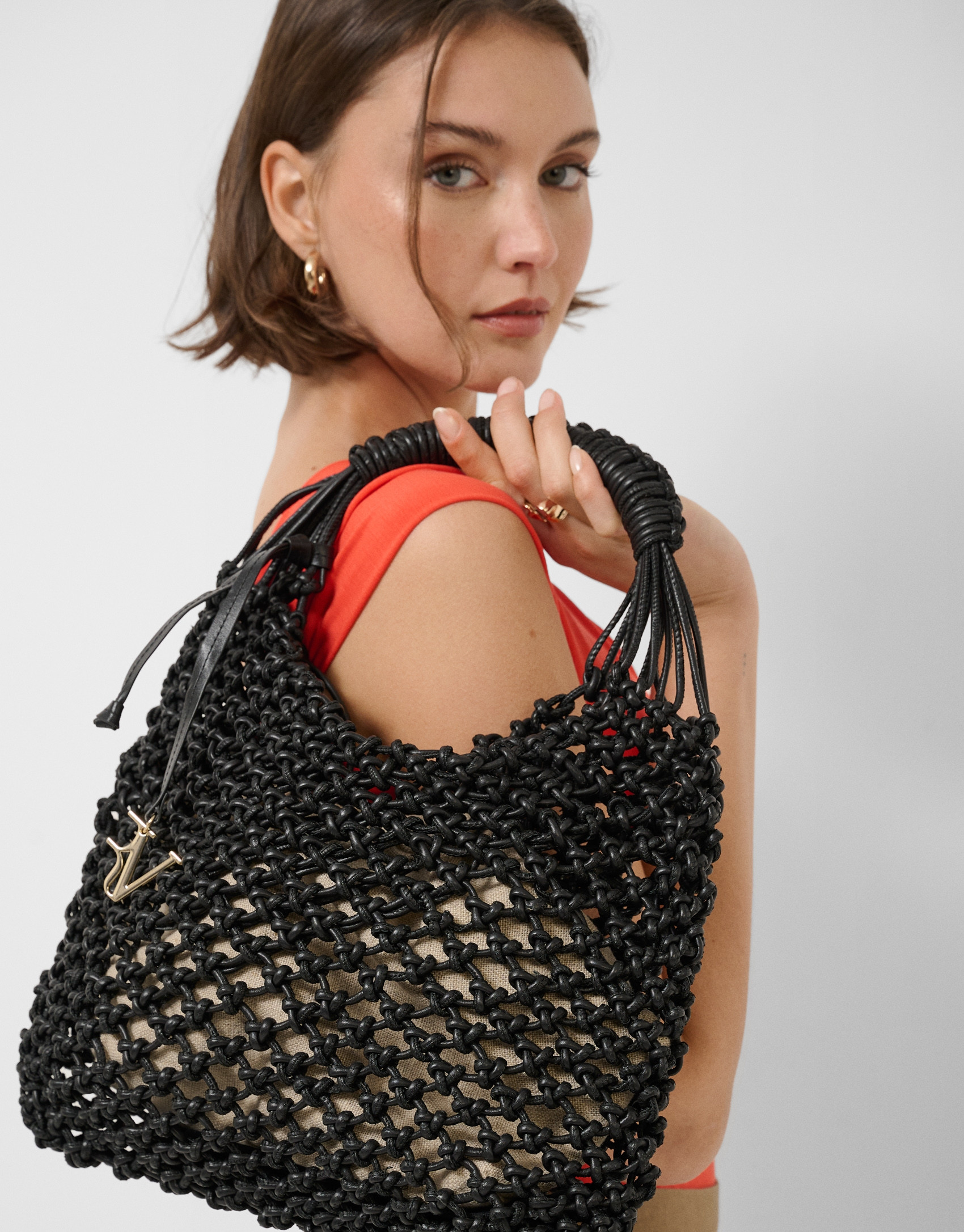 Alison knotted leather handbag in black - Woman | Roberto Verino