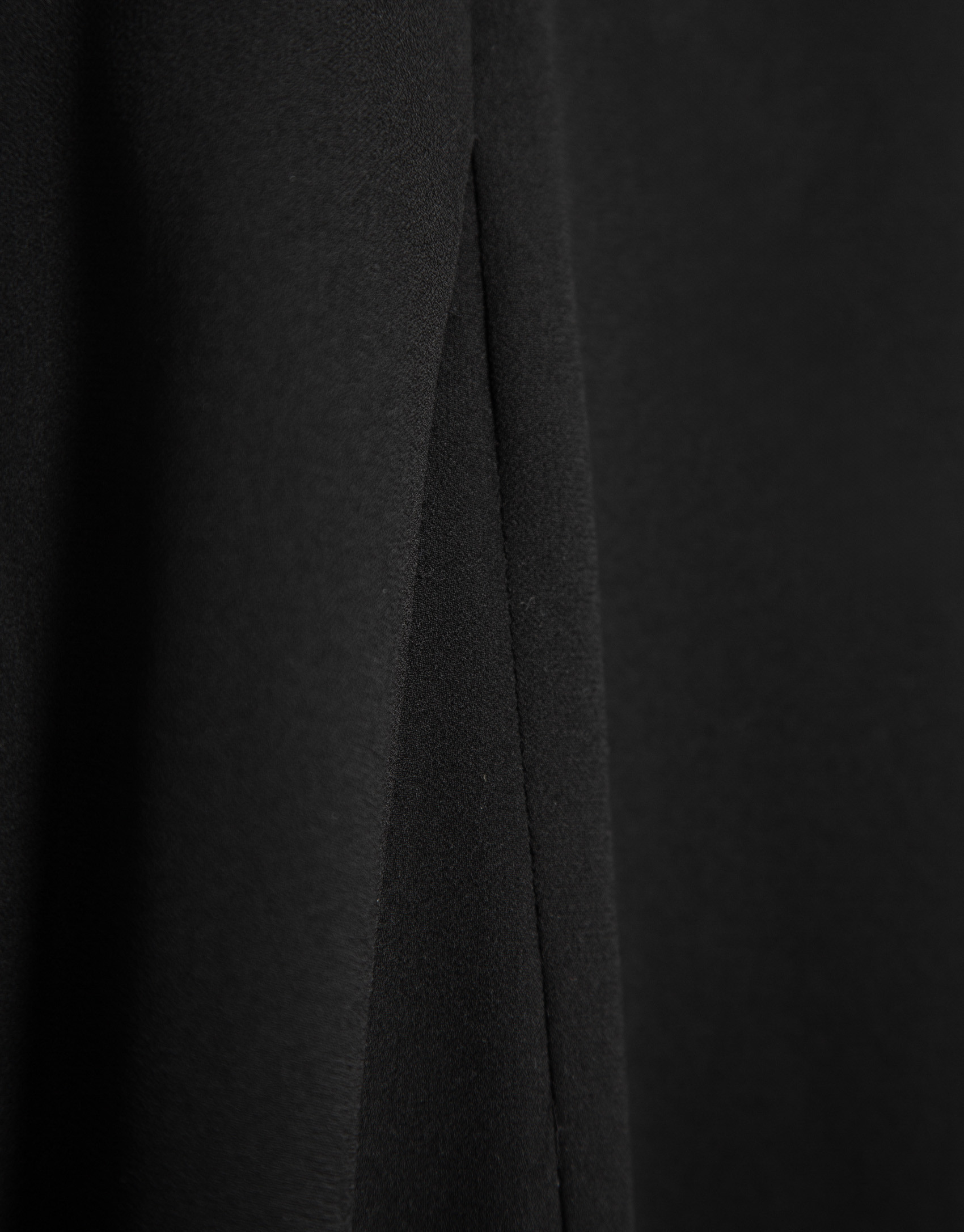 Midi skirt with godets in black crepe chiffon | Roberto Verino