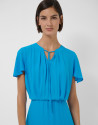 Vestido midi fruncido azul con manga capa | Roberto Verino