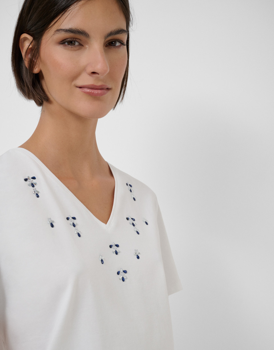 White cotton V-neck t-shirt with rhinestones | Roberto Verino
