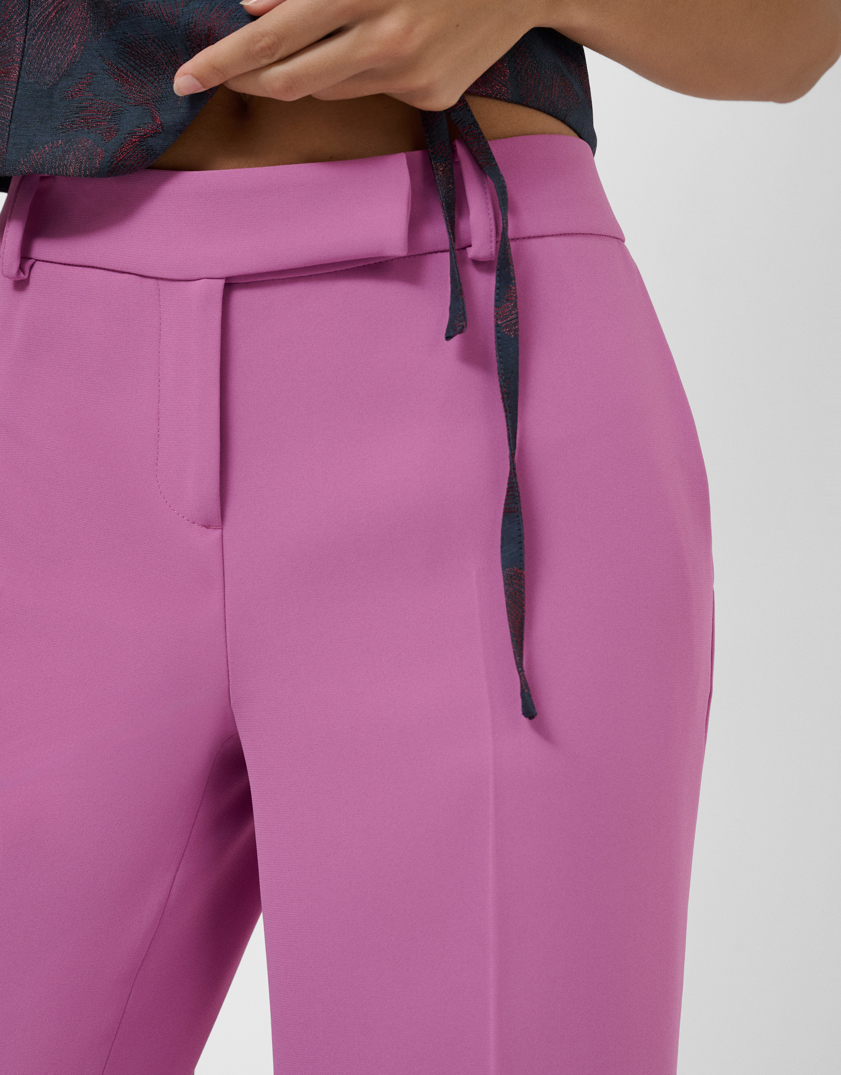 Pantalón recto crepe rosa - Mujer - OI2026 | Roberto Verino
