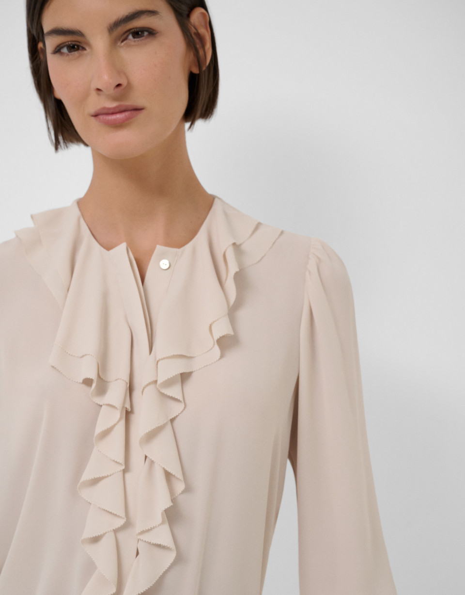 Ecru fluid blouse with ruffles on the chest | Roberto Verino