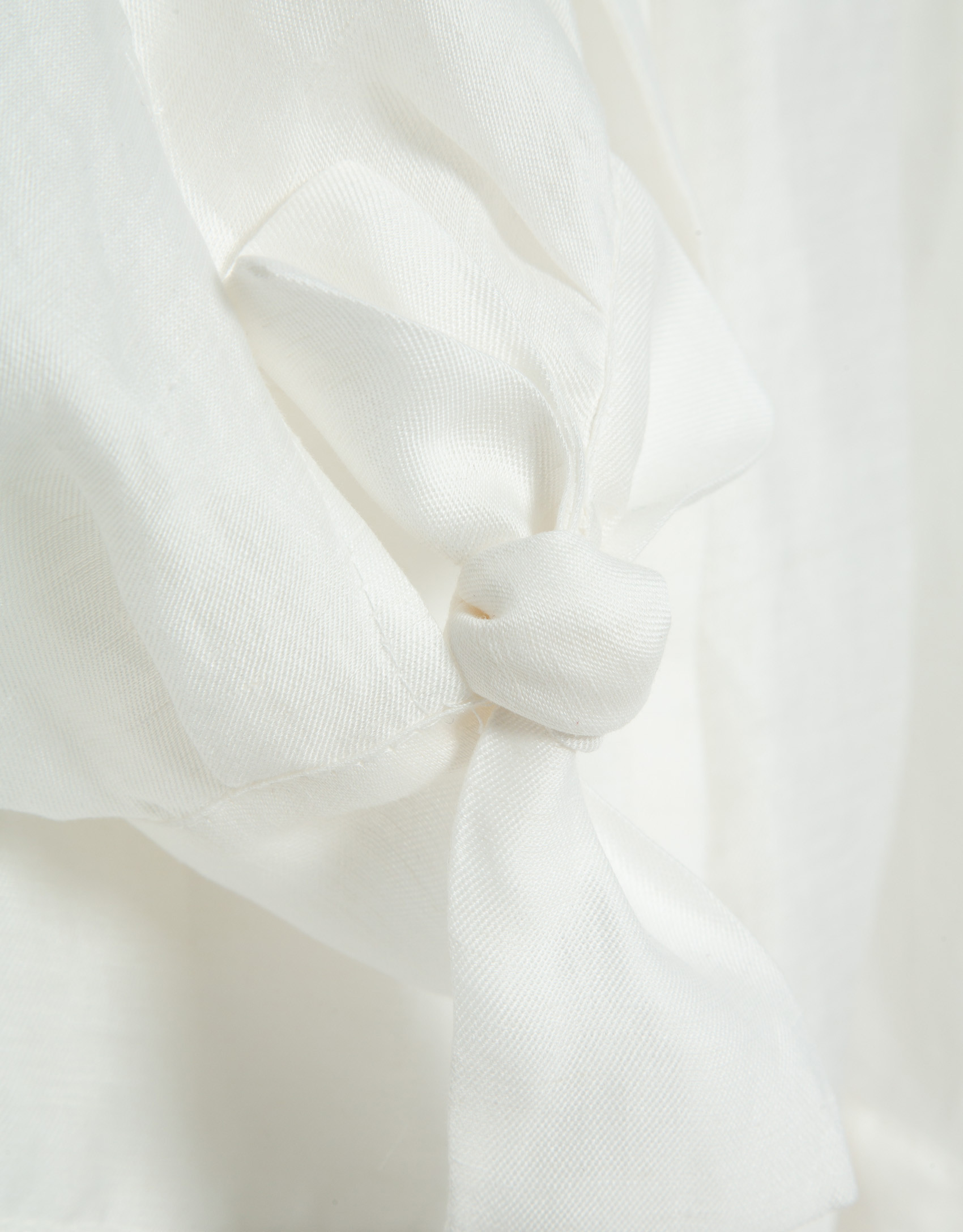 Cropped shirt with tie waist in white linen | Roberto Verino