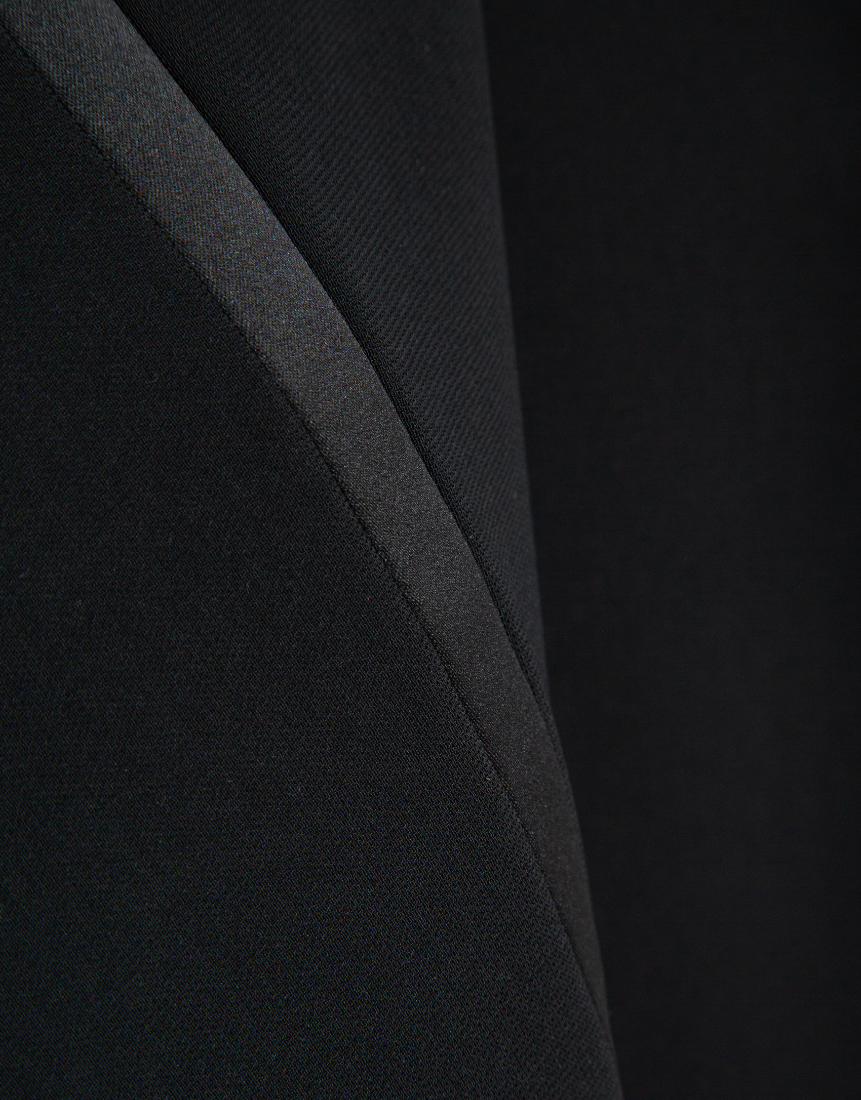 Black crepe straight trousers with side profile | Roberto Verino