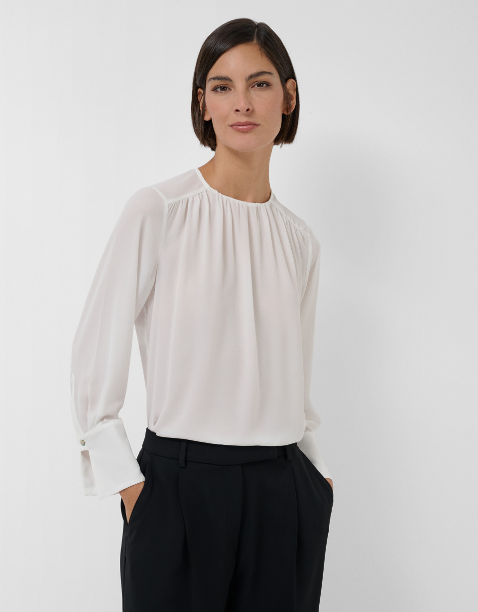 Off-white gathered blouse with flared cuffs | Roberto Verino