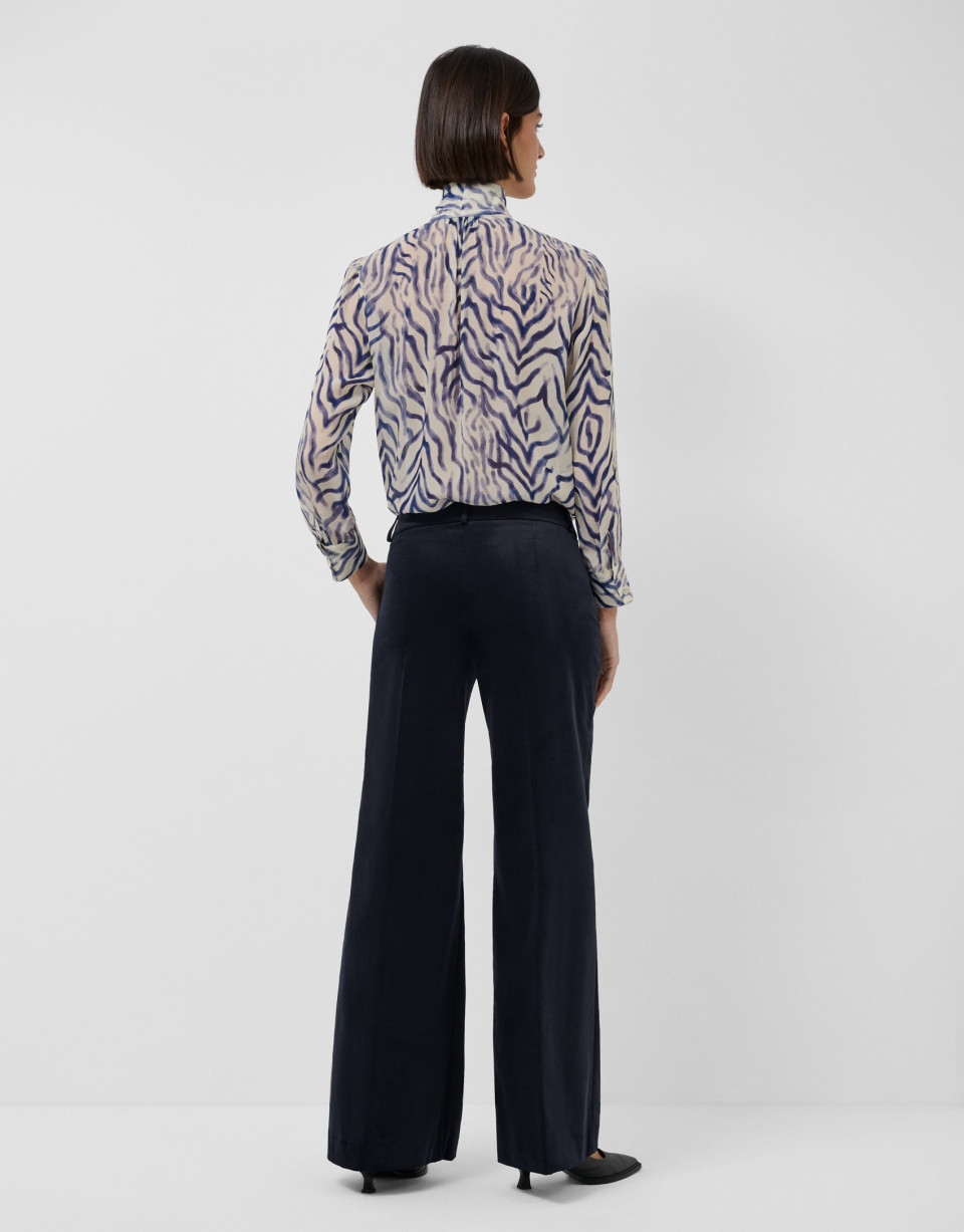 Blusa con lazada en cuello animal print azul | Roberto Verino