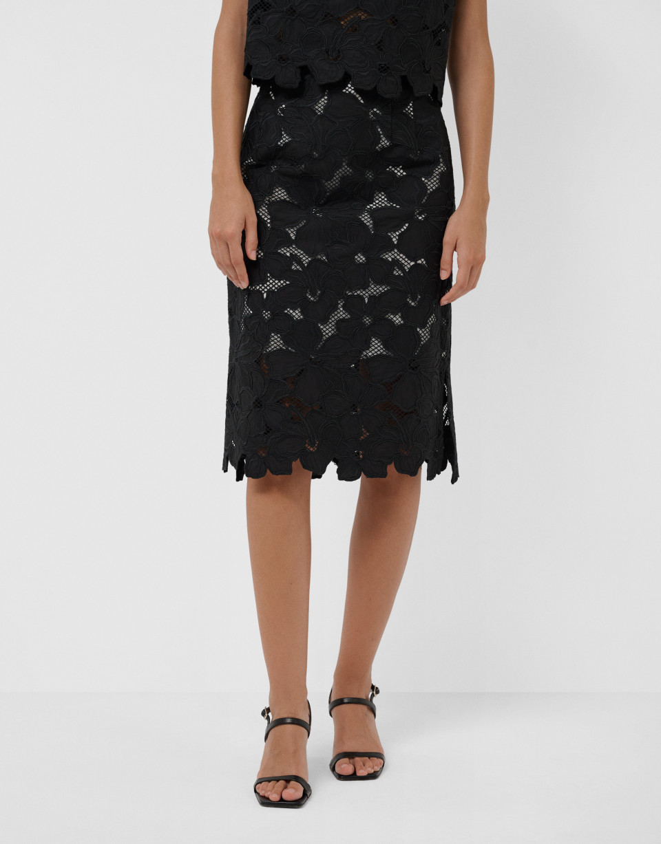 Pencil skirt in black embroidered and die-cut... | Roberto Verino