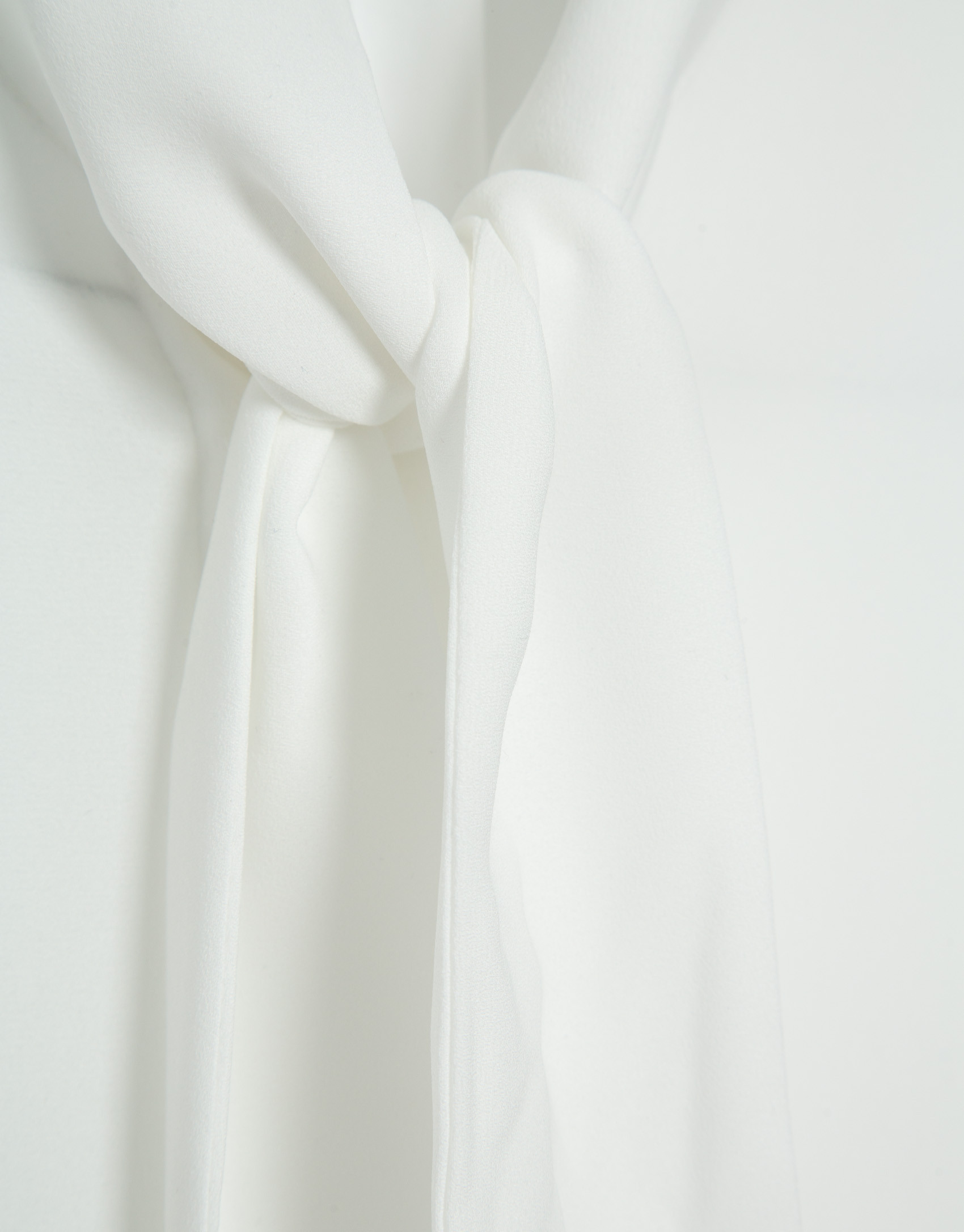 Blusa manga larga con lazada blanco roto | Roberto Verino