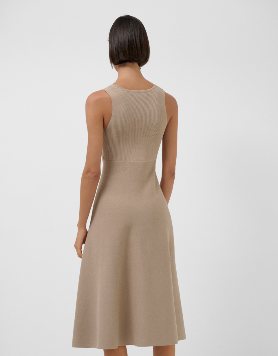 Vestido midi sin mangas punto entallado beige | Roberto Verino