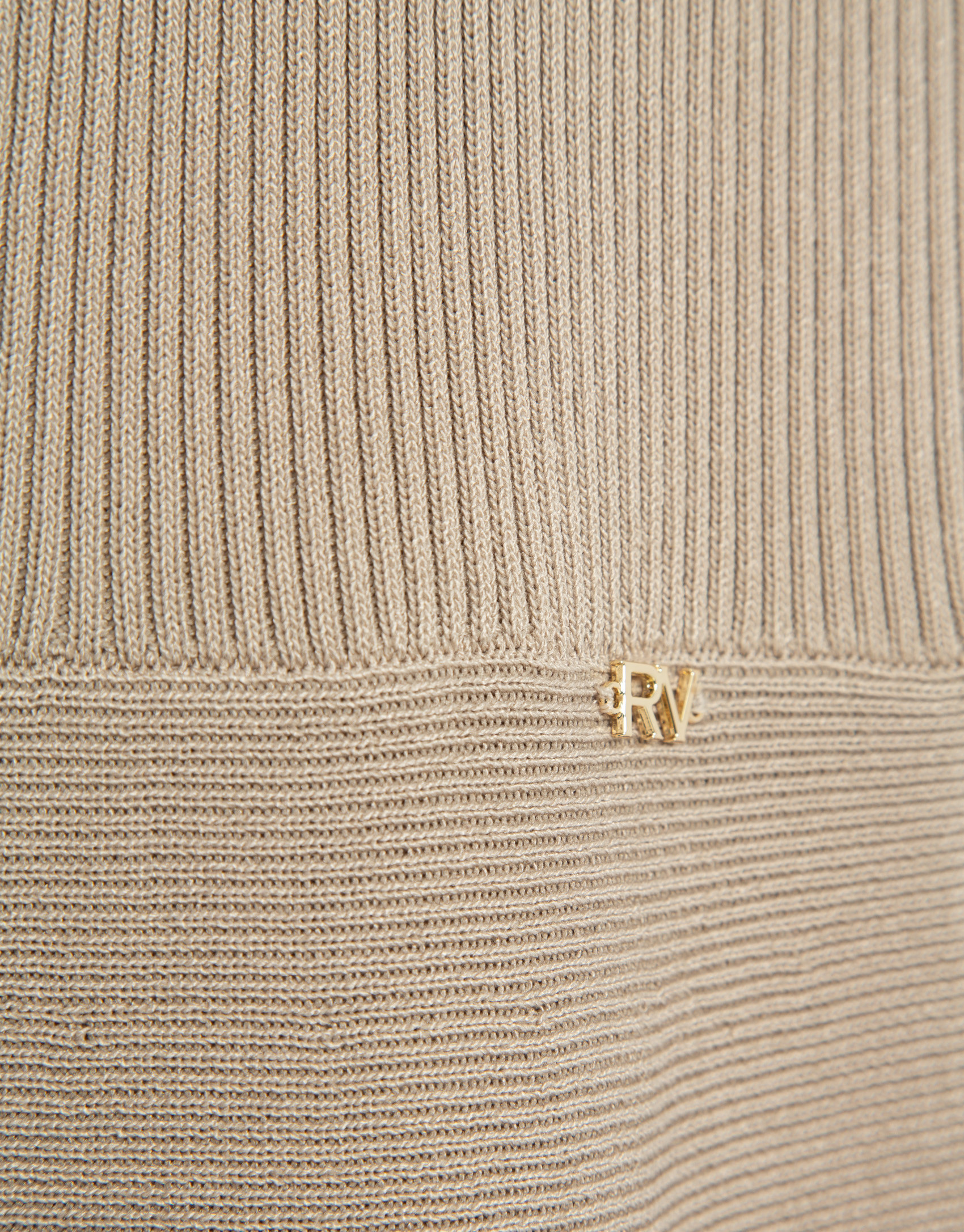 Beige fitted knit sleeveless midi dress - Mujer | Roberto Verino
