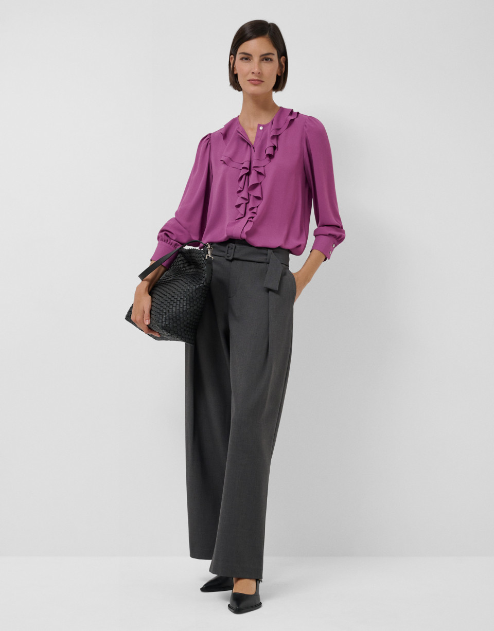 Pink fluid blouse with ruffles on the chest | Roberto Verino
