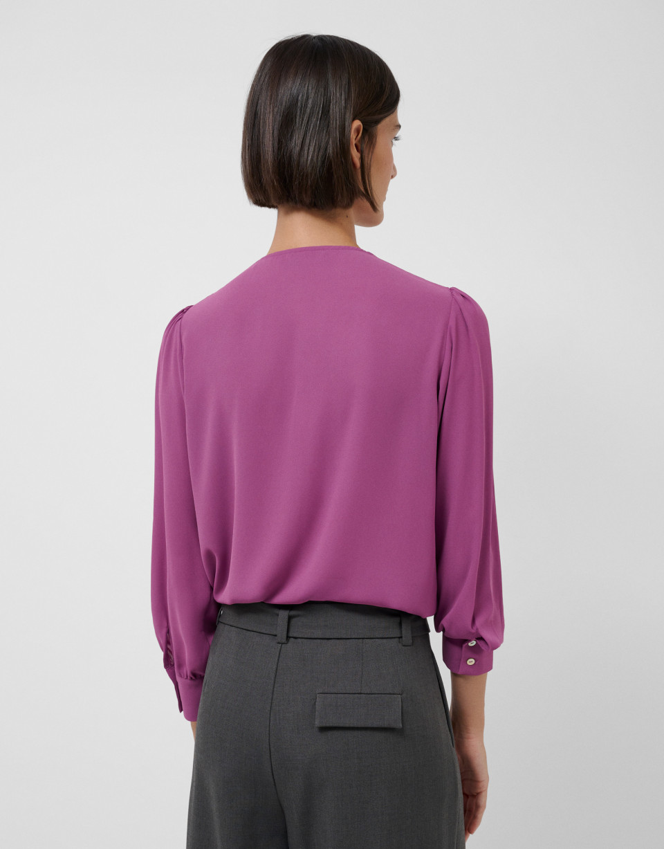 Pink fluid blouse with ruffles on the chest | Roberto Verino
