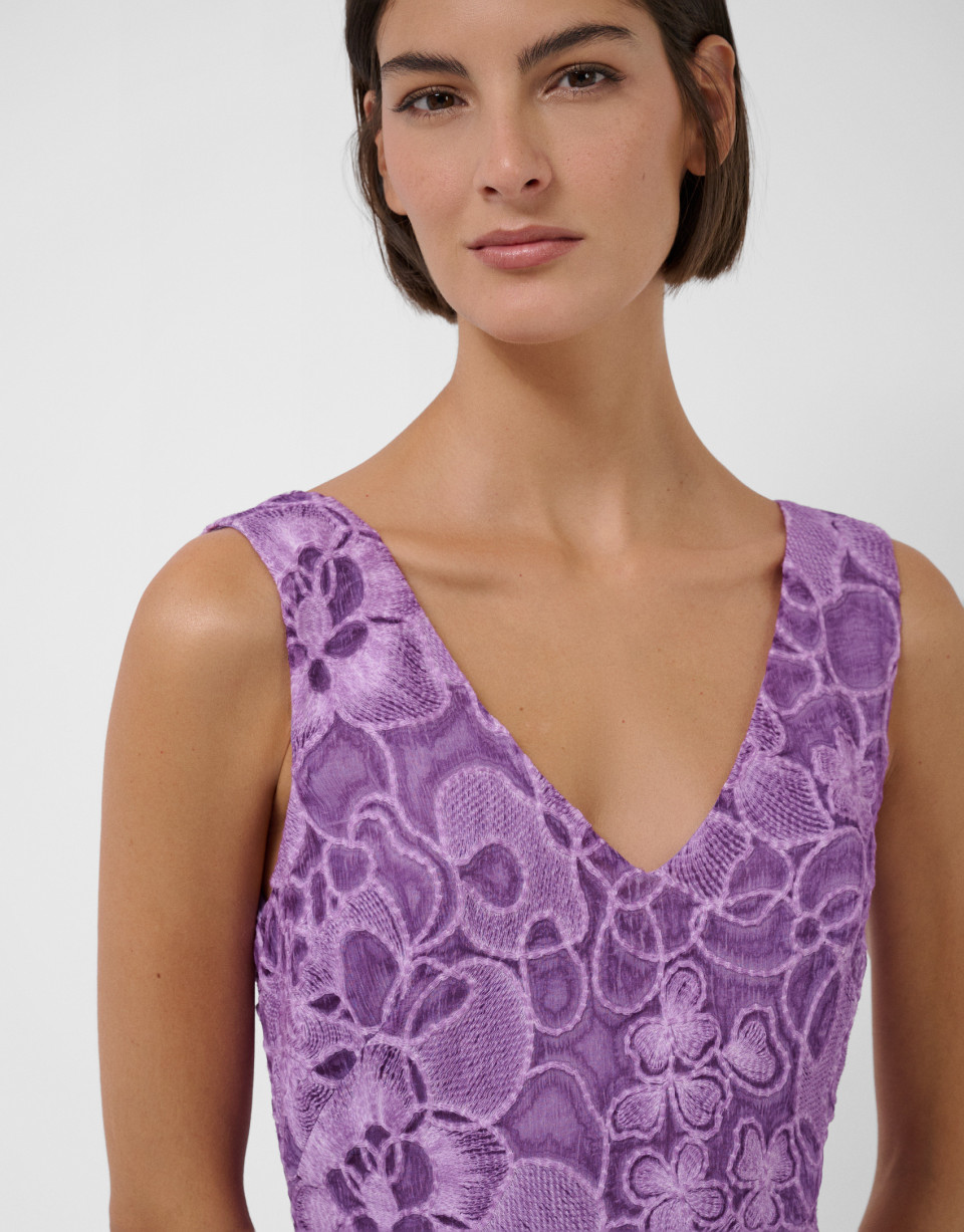 Vestido midi escote pico seda bordada lila | Roberto Verino