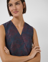 Chaleco cruzado azul marino con jacquard ... | Roberto Verino