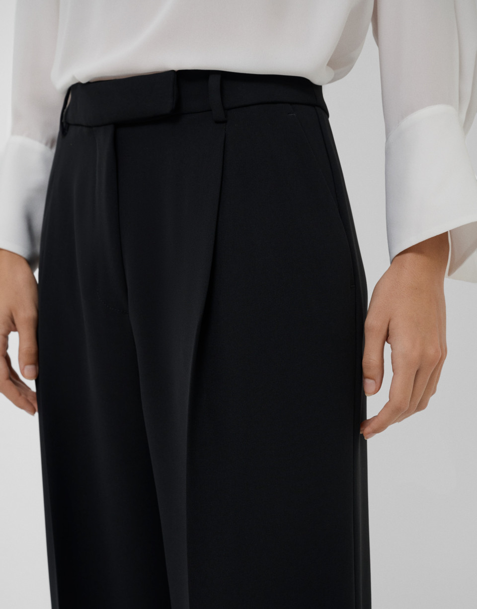 Pantalón recto con pinzas crepé negro - Mujer | Roberto Verino