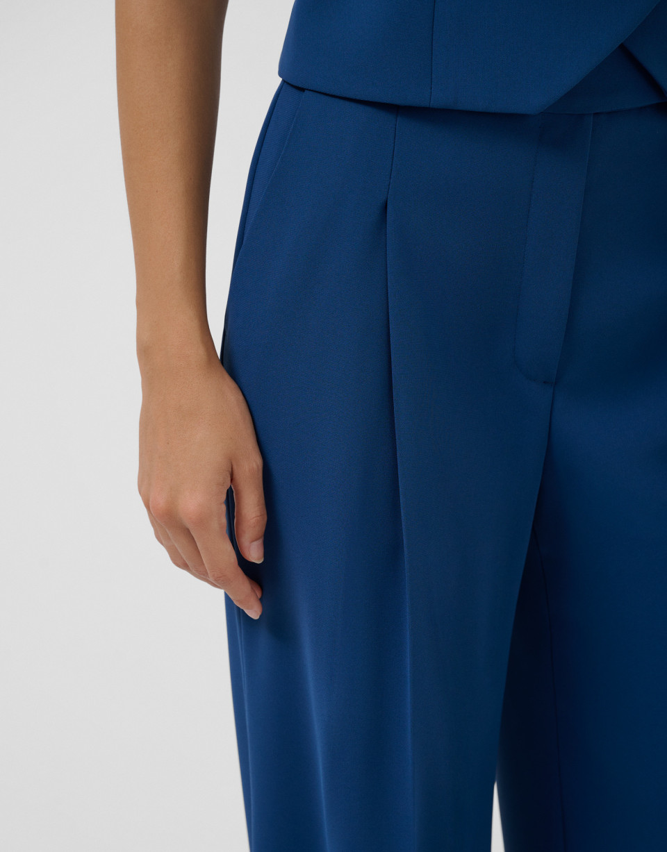 Straight trousers with navy blue crepe darts | Roberto Verino