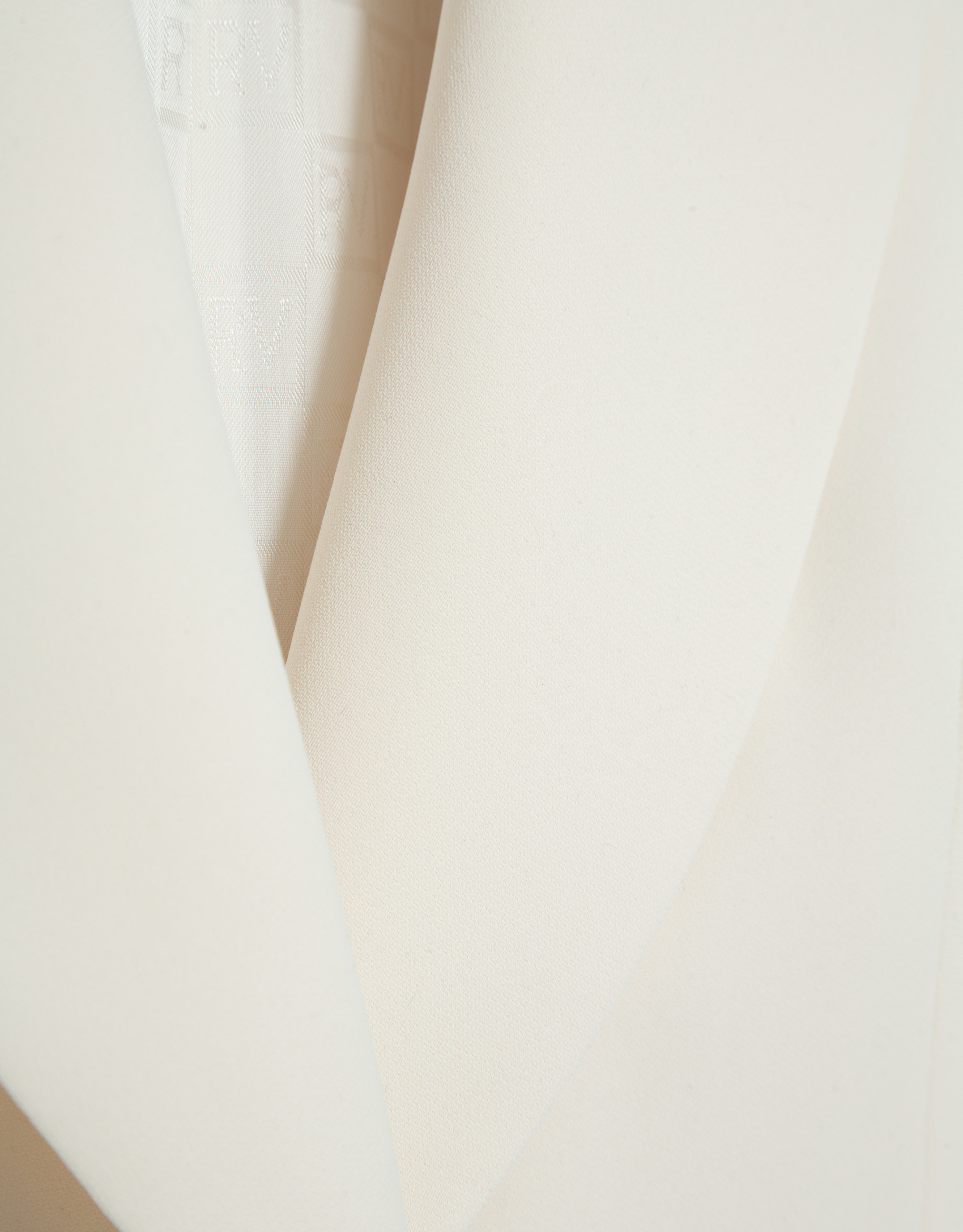 Off-white crepe rounded lapel one button blazer | Roberto Verino