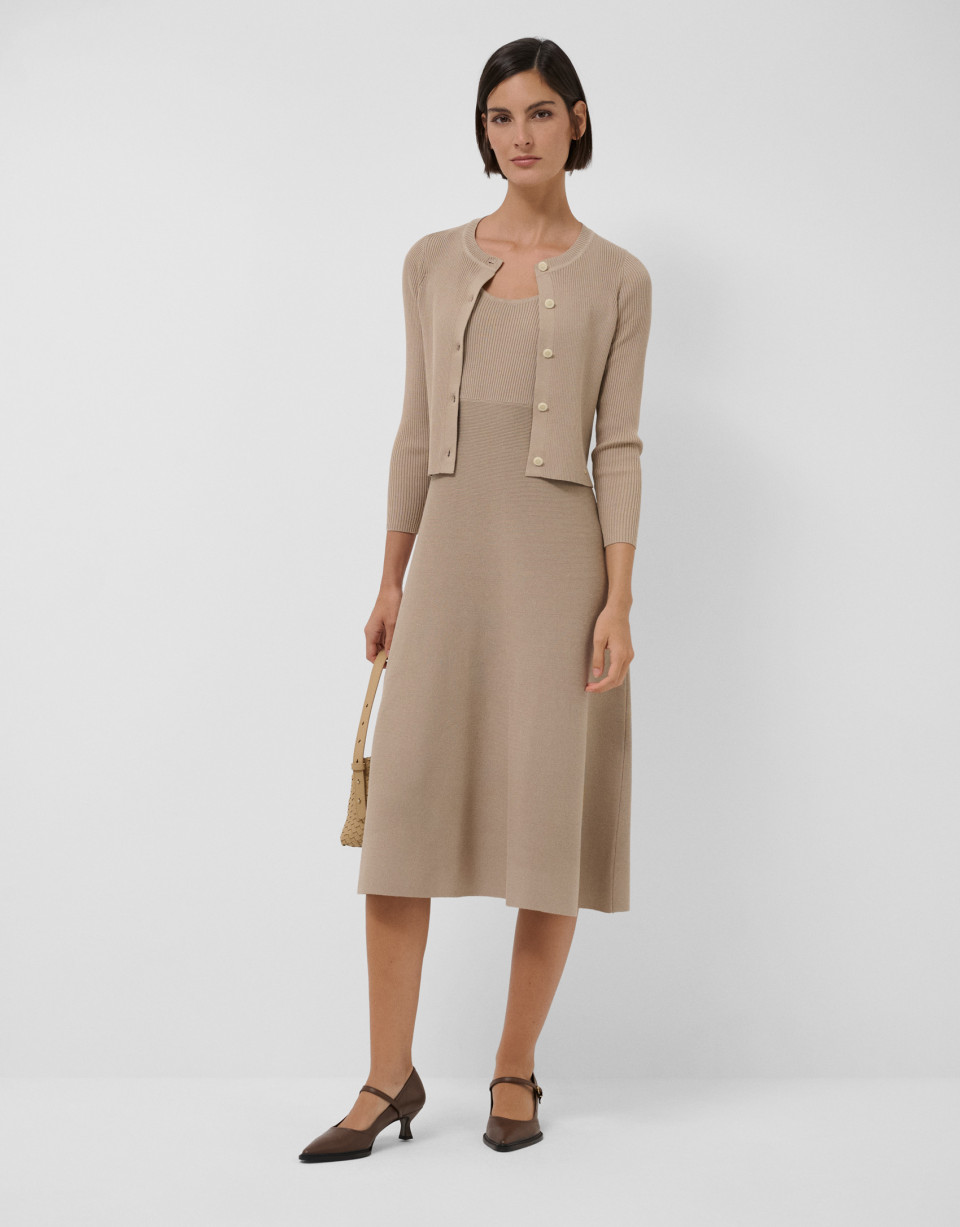 Short fitted beige knit cardigan - Mujer | Roberto Verino